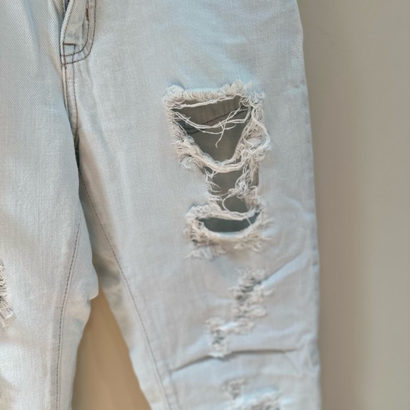 Distressed jeans - Picture 6 of 7